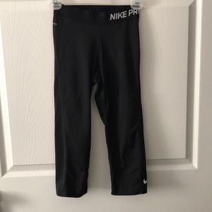 Black Nike pro capris